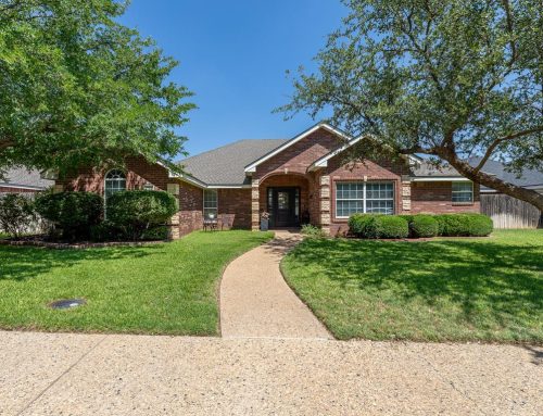 Finding Your Perfect Lakeside Retreat: What to Look for in Briarwood’s Lake Homes